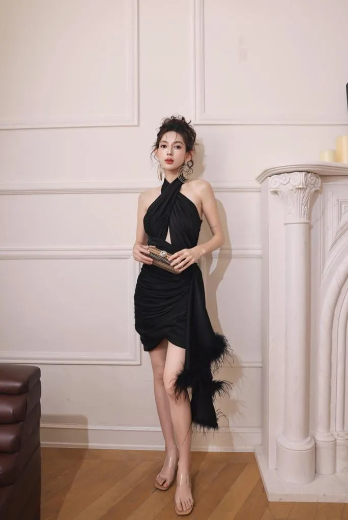 DOLLY Luxury Black Swan Cross Feather Halterneck Backless Date Dress-PRAGYA