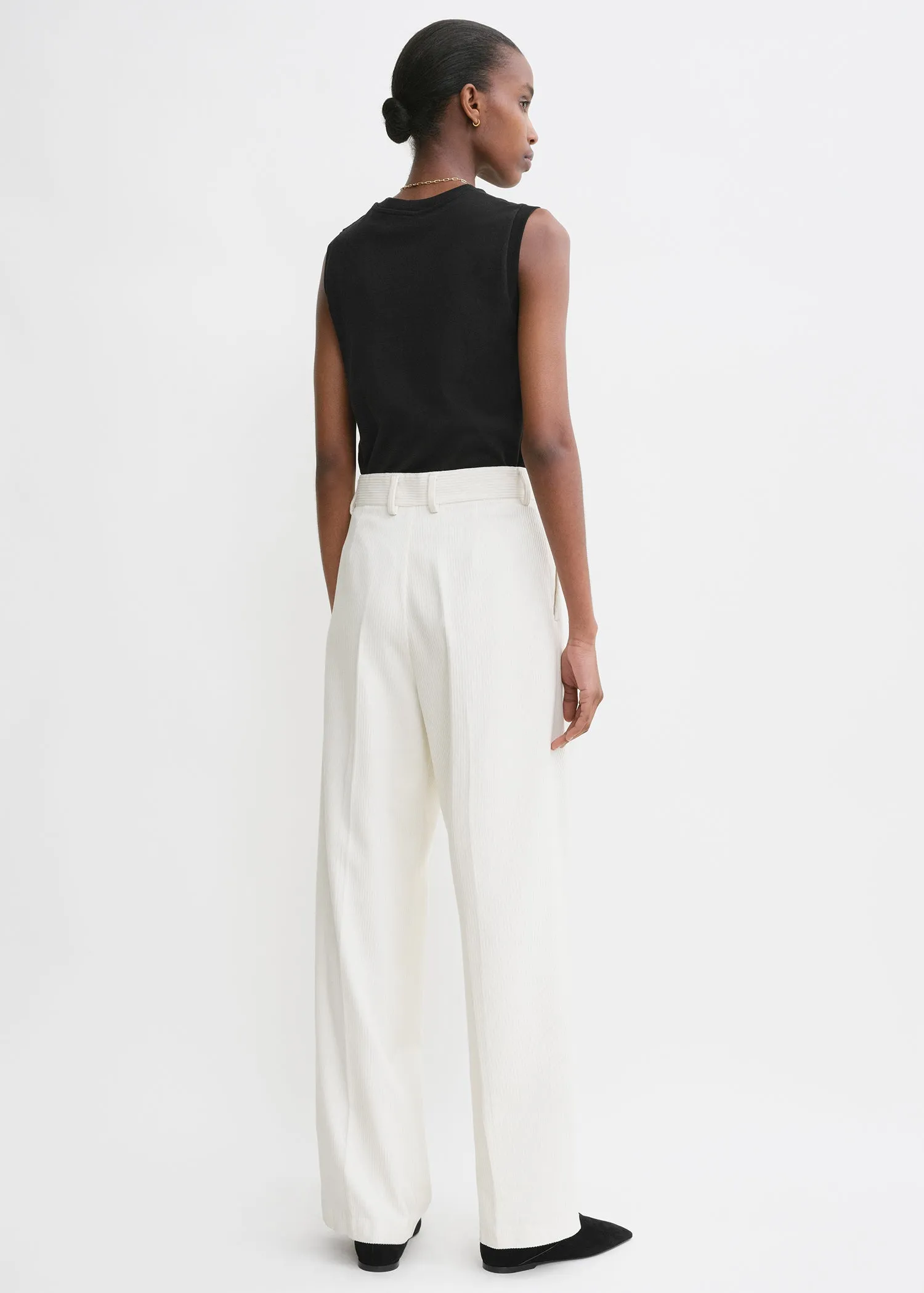 Relaxed sleeveless tee black