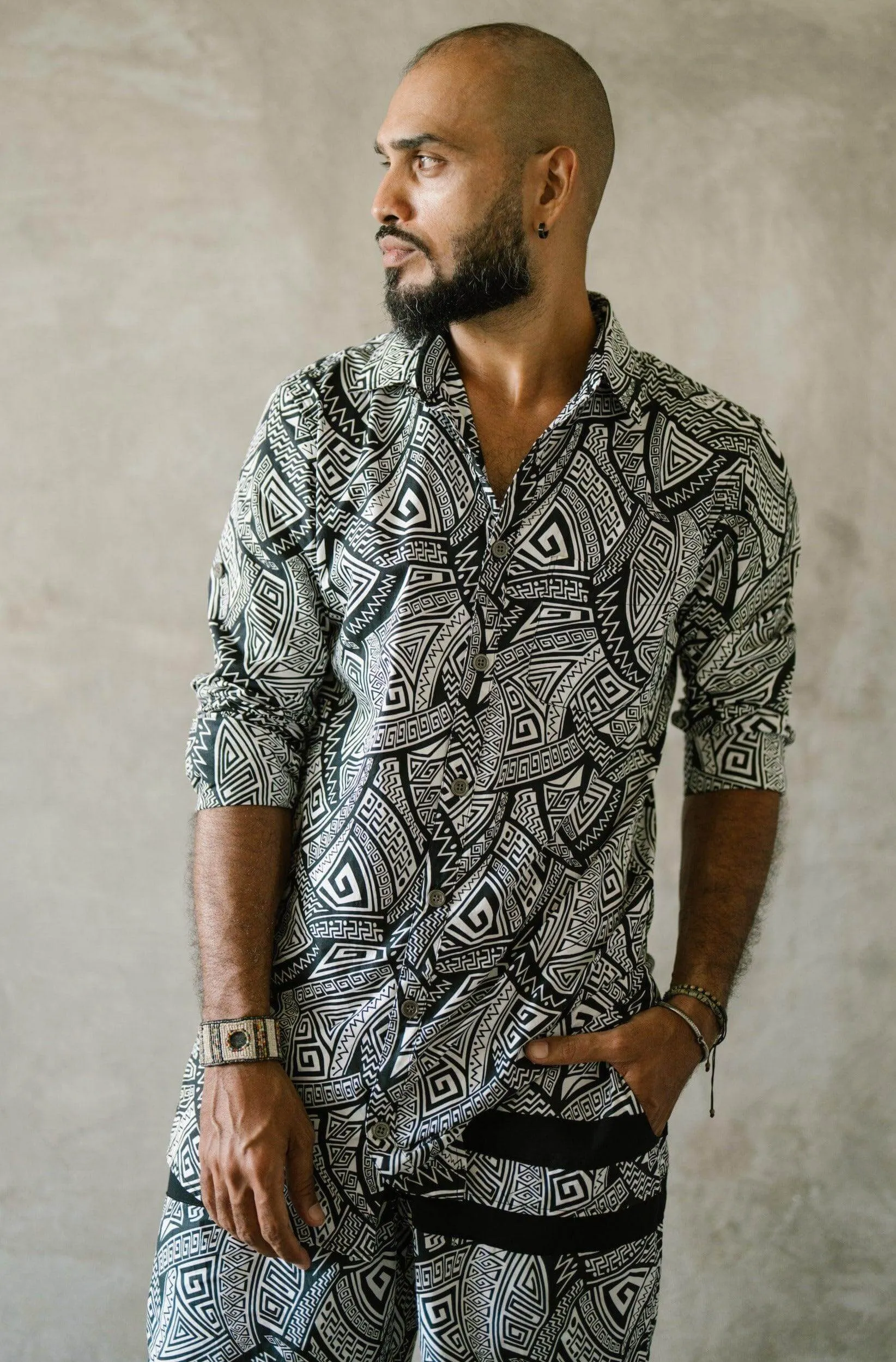 VALO SPIRIT PANTAI Black & White Tribal - Slim Fit Button Up Shirt