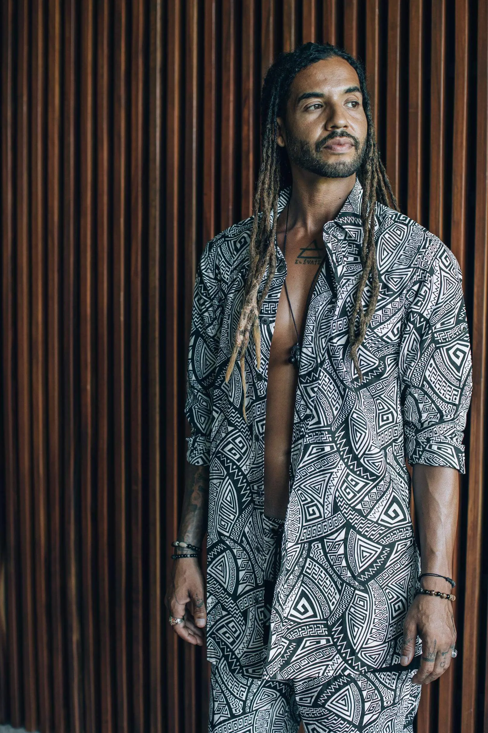 VALO SPIRIT PANTAI Black & White Tribal - Slim Fit Button Up Shirt